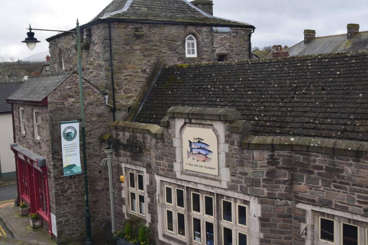 Charming 3-Bed Apartment In Talgarth Powys Brecon Esterno foto