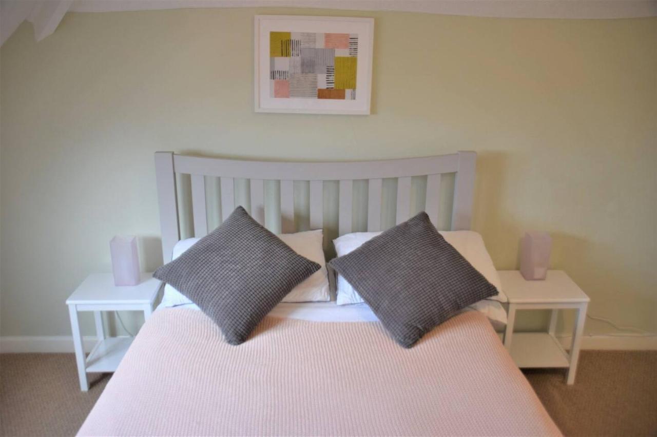 Charming 3-Bed Apartment In Talgarth Powys Brecon Esterno foto