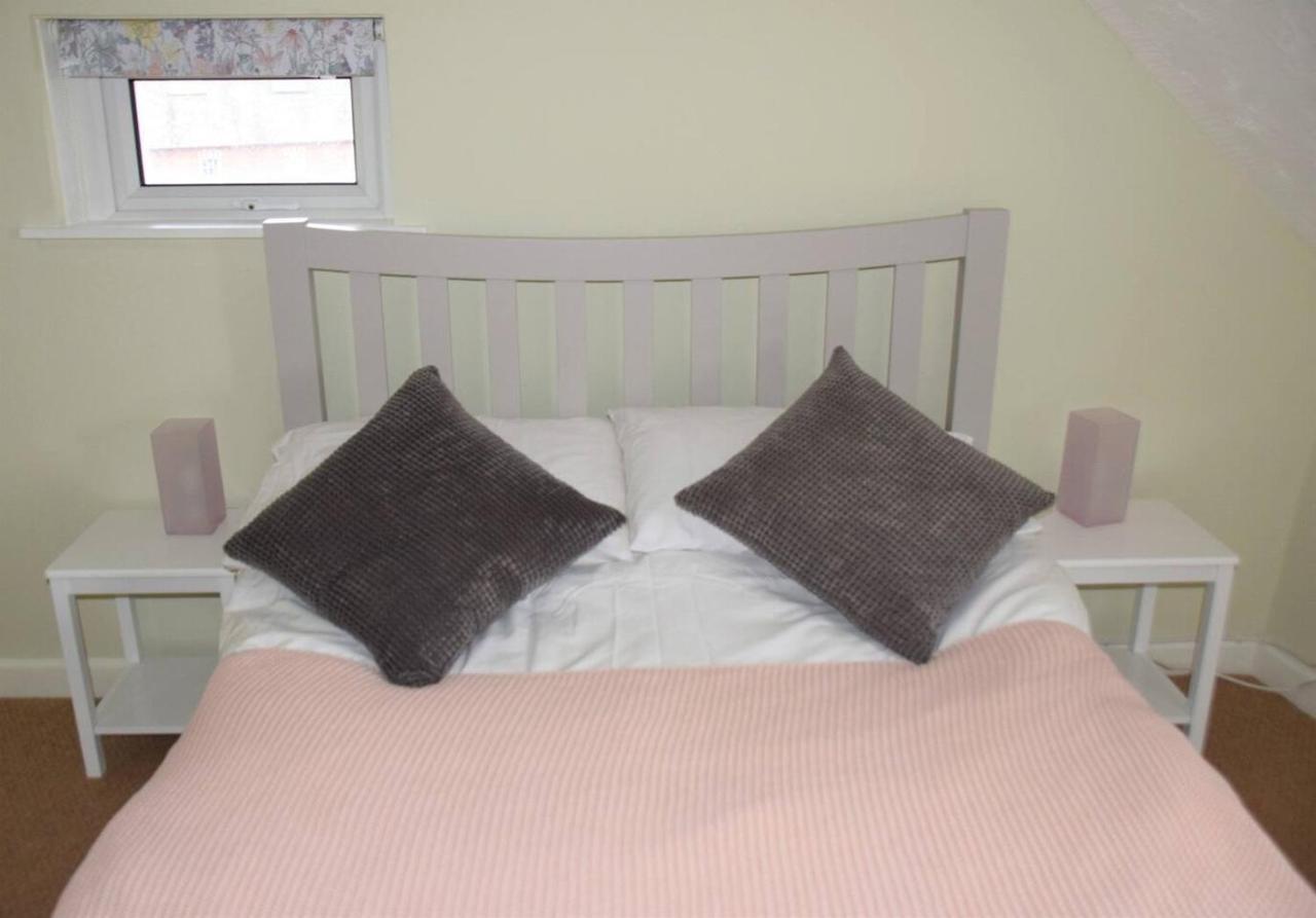 Charming 3-Bed Apartment In Talgarth Powys Brecon Esterno foto
