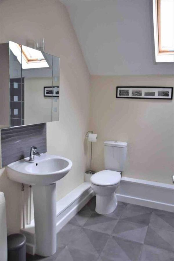 Charming 3-Bed Apartment In Talgarth Powys Brecon Esterno foto